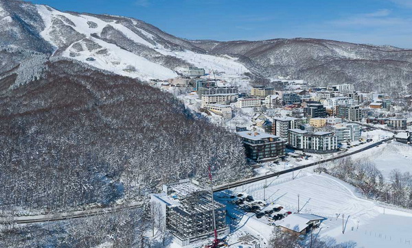 Niseko Hirafu Ski Resort Village with INTUITION Niseko in foreground. Contact NRS 0136-23-2221.