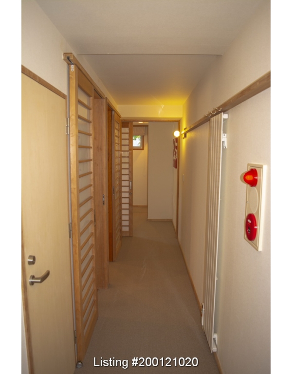 Apt-No3_Yukiyama_03 - 1st Floor Hallway