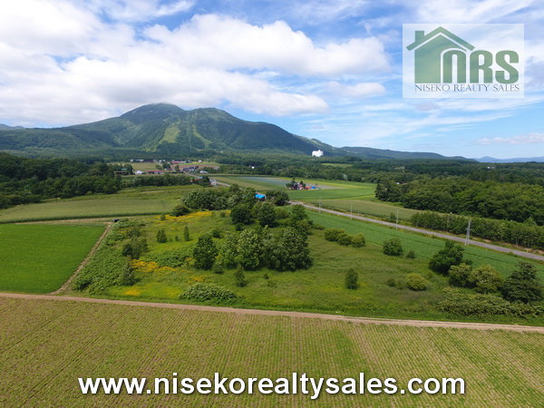 Mt Niseko Annupuri and Niseko Village ski resorts views.